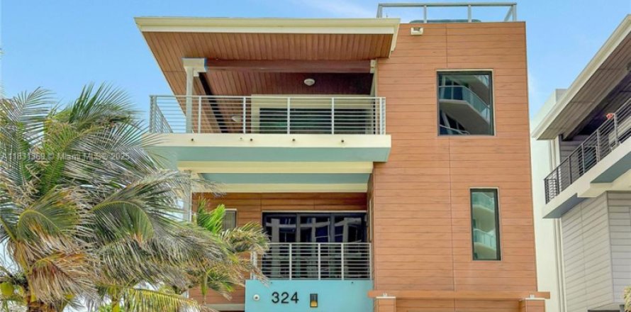 Casa en Hollywood, Florida 4 dormitorios, 254.18 m2 № 1811845