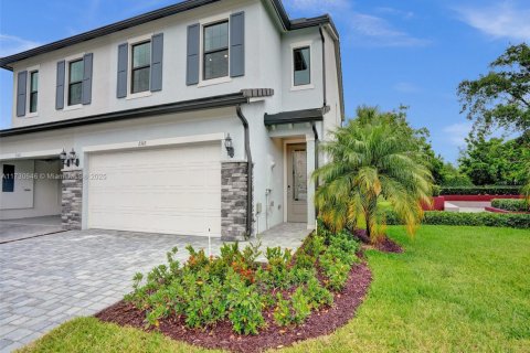 Adosado en venta en Oakland Park, Florida, 3 dormitorios, 174.19 m2 № 1483403 - foto 2