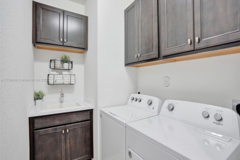 Adosado en venta en Oakland Park, Florida, 3 dormitorios, 174.19 m2 № 1483403 - foto 23