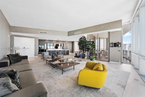 Condominio en venta en Miami, Florida, 4 dormitorios, 307.69 m2 № 2035461 - foto 2