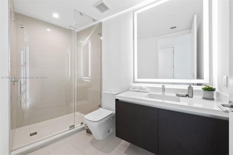 Condominio en venta en Miami, Florida, 4 dormitorios, 307.69 m2 № 2035461 - foto 29