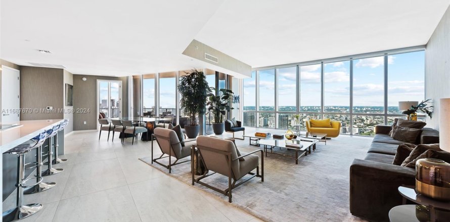 Condominio en Miami, Florida, 4 dormitorios  № 2035461