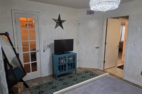 Condo in Delray Beach, Florida, 2 bedrooms  № 1898125 - photo 10