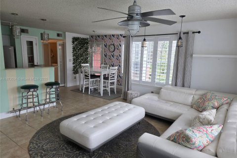 Condo in Delray Beach, Florida, 2 bedrooms  № 1898125 - photo 1