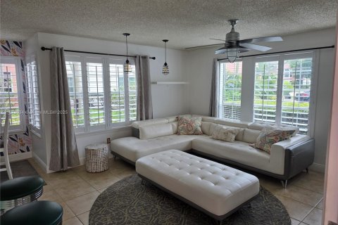 Condo in Delray Beach, Florida, 2 bedrooms  № 1898125 - photo 2