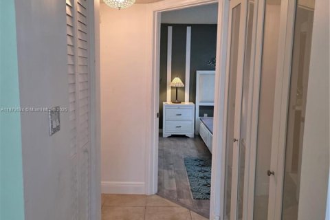 Condo in Delray Beach, Florida, 2 bedrooms  № 1898125 - photo 14