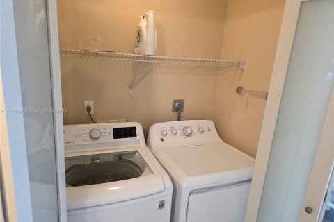 Condo in Delray Beach, Florida, 2 bedrooms  № 1898125 - photo 16