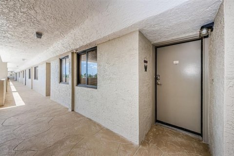 Condo in Hudson, Florida, 2 bedrooms  № 2391498 - photo 6