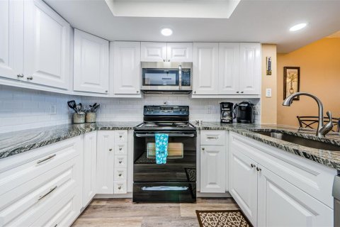Condo in Hudson, Florida, 2 bedrooms  № 2391498 - photo 18