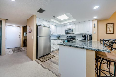 Condo in Hudson, Florida, 2 bedrooms  № 2391498 - photo 17
