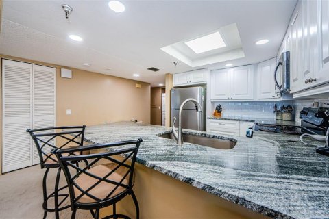 Condo in Hudson, Florida, 2 bedrooms  № 2391498 - photo 16