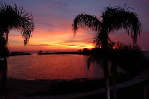 Condo in Hudson, Florida, 2 bedrooms  № 2391498 - photo 3