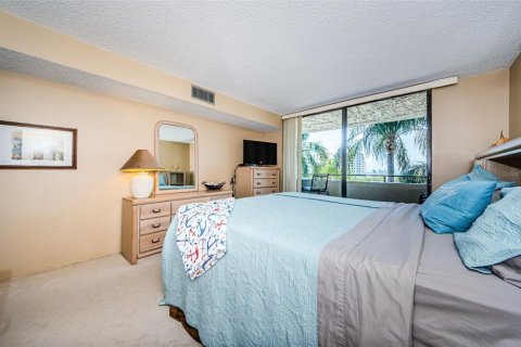 Condo in Hudson, Florida, 2 bedrooms  № 2391498 - photo 22