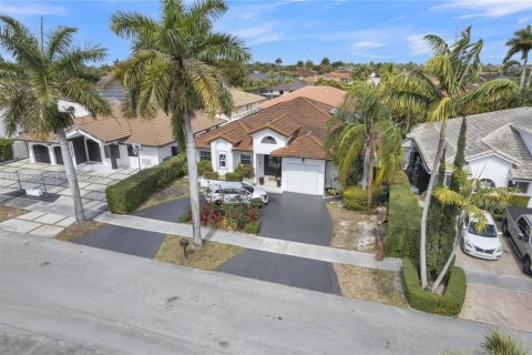 House in Miami, Florida 4 bedrooms, 208.75 sq.m. № 2041072 - photo 7