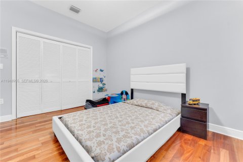 House in Miami, Florida 4 bedrooms, 208.75 sq.m. № 2041072 - photo 4