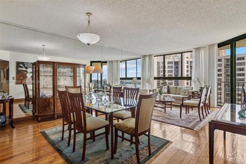 Condo in Miami, Florida, 3 bedrooms  № 2060065 - photo 16