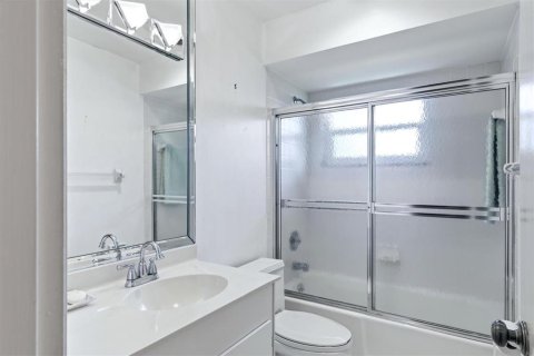 Купить кондоминиум в Сарасота, Флорида 8 комнат, 166.67м2, № 2209577 - фото 22