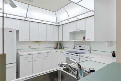 Купить кондоминиум в Сарасота, Флорида 8 комнат, 166.67м2, № 2209577 - фото 15