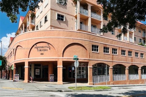 Copropriété à vendre à Miami, Floride: 1 chambre, 58.71 m2 № 1921885 - photo 1
