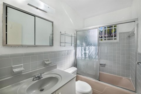 Купить виллу или дом в Корал-Гейблс, Флорида 3 спальни, 179.77м2, № 2044873 - фото 8