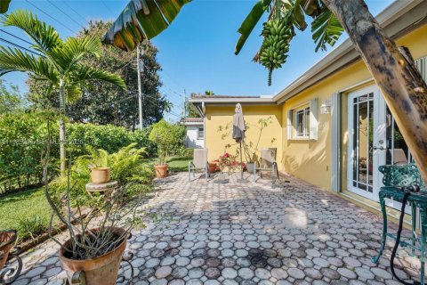 Купить виллу или дом в Корал-Гейблс, Флорида 3 спальни, 179.77м2, № 2044873 - фото 15