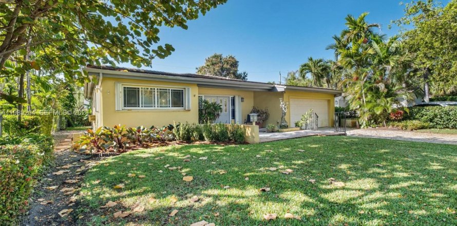 Дом в Корал-Гейблс, Флорида 3 спальни, 179.77м2 № 2044873