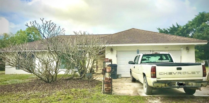 House in Loxahatchee Groves, Florida 3 bedrooms, 137.22 sq.m. № 2082170