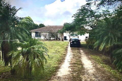 House in Loxahatchee Groves, Florida 3 bedrooms, 137.22 sq.m. № 2082170 - photo 2