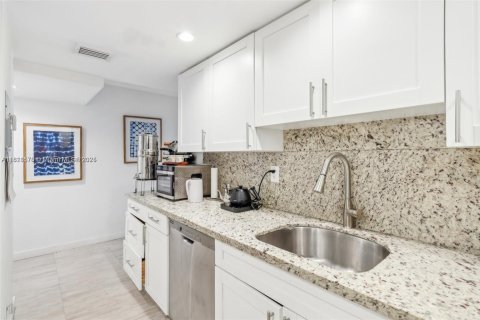 Copropriété à vendre à Miami Beach, Floride: 2 chambres, 104.14 m2 № 1801086 - photo 10