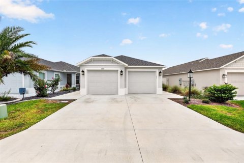 House in The Villages, Florida 3 bedrooms, 139.07 sq.m. № 2323140