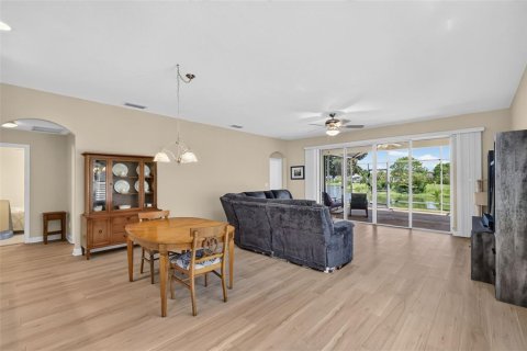 House in Mount Dora, Florida 3 bedrooms, 150.04 sq.m. № 2395600 - photo 17