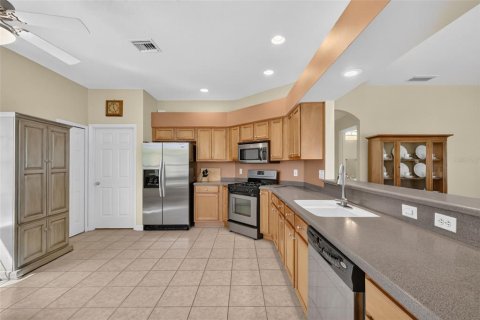 House in Mount Dora, Florida 3 bedrooms, 150.04 sq.m. № 2395600 - photo 8
