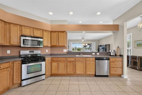 House in Mount Dora, Florida 3 bedrooms, 150.04 sq.m. № 2395600 - photo 10
