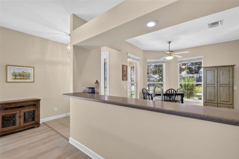 House in Mount Dora, Florida 3 bedrooms, 150.04 sq.m. № 2395600 - photo 14