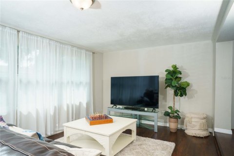 Villa ou maison à louer à Clearwater, Floride: 4 chambres, 162.67 m2 № 2432825 - photo 5
