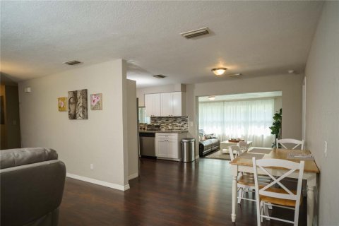 Villa ou maison à louer à Clearwater, Floride: 4 chambres, 162.67 m2 № 2432825 - photo 2