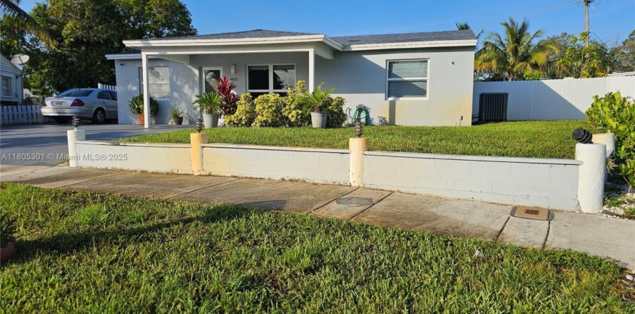 House in Fort Lauderdale, Florida 4 bedrooms, 141.68 sq.m. № 1746261