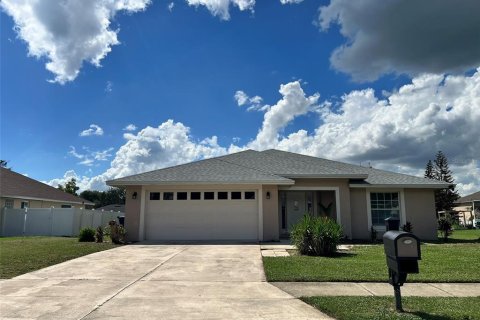 Casa en Auburndale, Florida 3 dormitorios, 176.89 m2 № 2389452