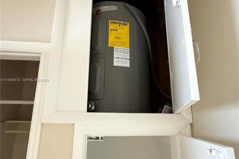 Condo in Miami Beach, Florida № 1997532 - photo 10