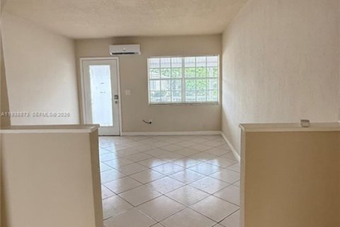 Condo in Miami Beach, Florida № 1997532 - photo 9