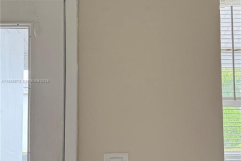 Condo in Miami Beach, Florida № 1997532 - photo 20