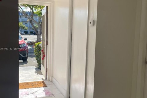 Copropriété à vendre à Margate, Floride: 2 chambres, 73.39 m2 № 2046608 - photo 13