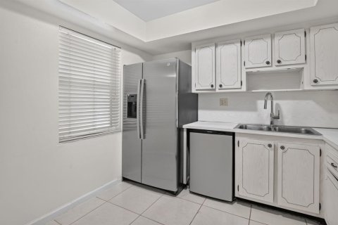 Condo in Boca Raton, Florida, 2 bedrooms  № 2251564 - photo 8