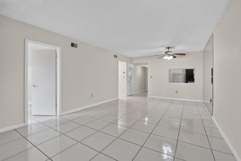 Condo in Boca Raton, Florida, 2 bedrooms  № 2251564 - photo 19