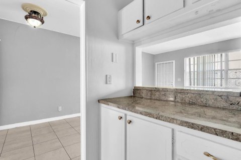 Condo in Hollywood, Florida, 1 bedroom  № 2171519 - photo 6