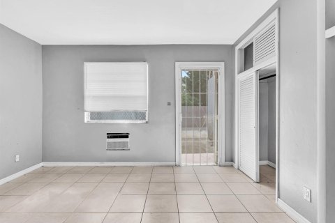 Condo in Hollywood, Florida, 1 bedroom  № 2171519 - photo 28
