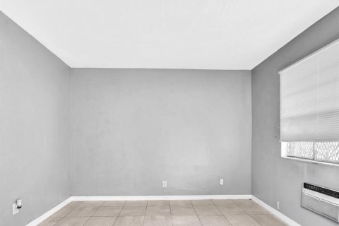 Condo in Hollywood, Florida, 1 bedroom  № 2171519 - photo 23