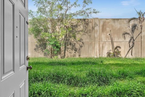 Condo in Hollywood, Florida, 1 bedroom  № 2171519 - photo 17