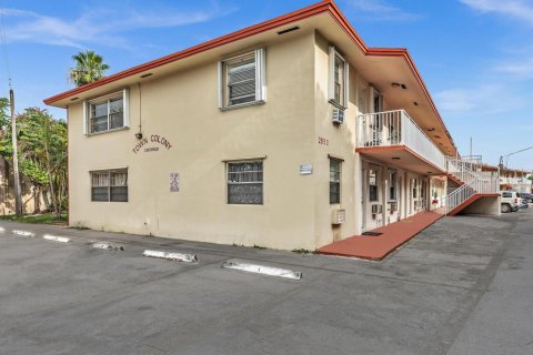 Condo in Hollywood, Florida, 1 bedroom  № 2171519 - photo 3