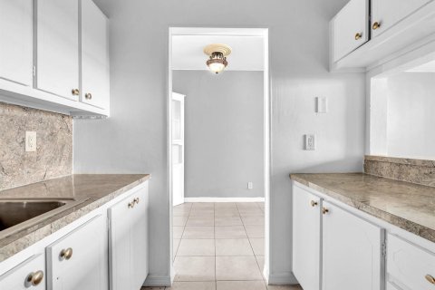 Condo in Hollywood, Florida, 1 bedroom  № 2171519 - photo 5